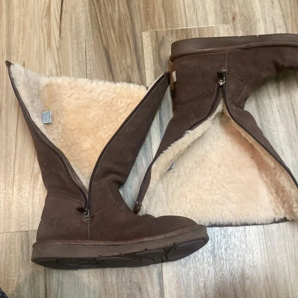 UGG Australia Women's 5235 Sheepskin Dark Brown Suede Tall Boots Size 8 EUC - Picture 9 of 17